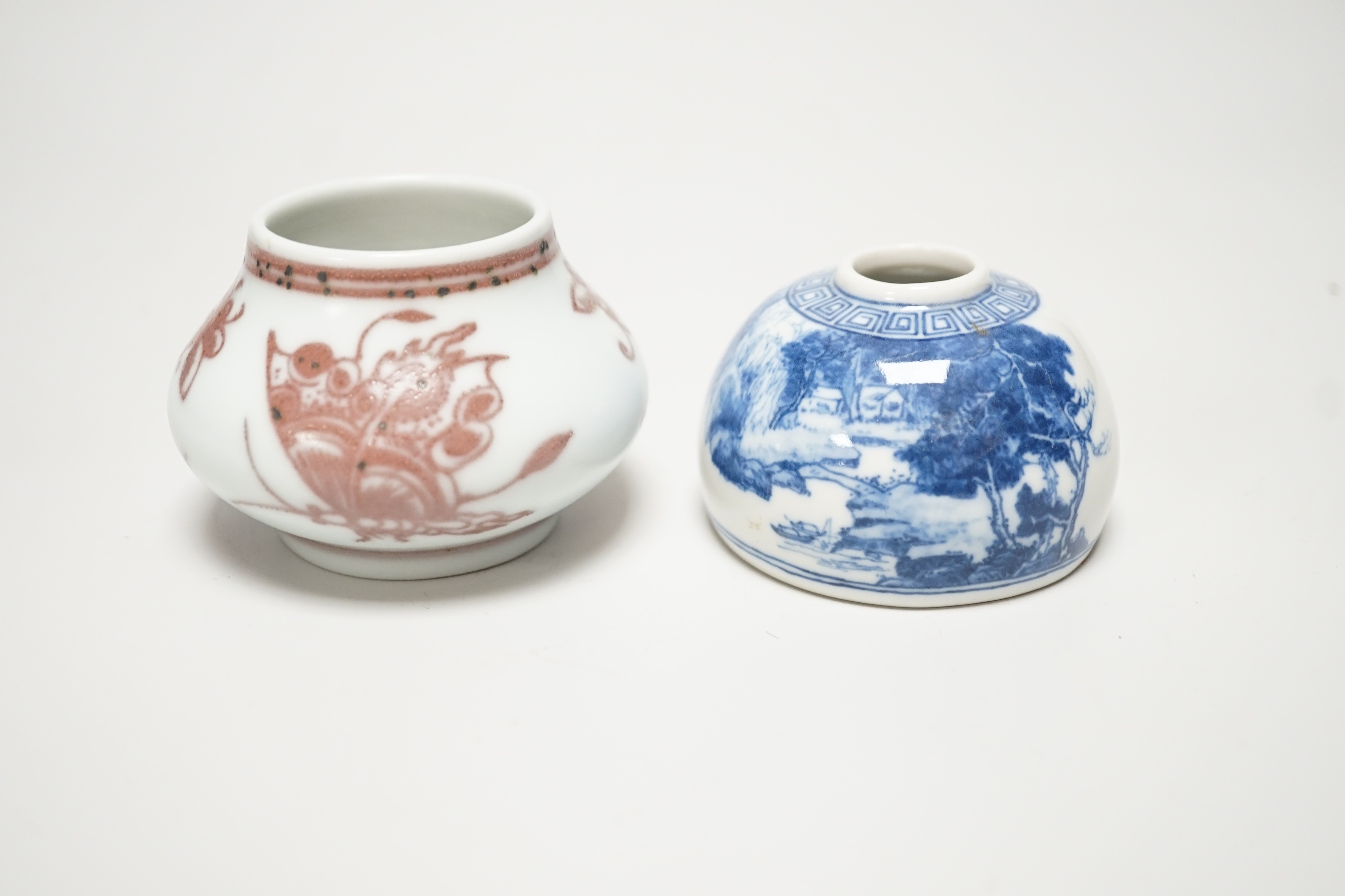 A Chinese underglaze copper small jar and a blue and white waterpot, tallest 5cm